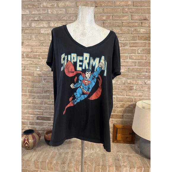 DC Comics Tops - Superman graphic t-shirt!
